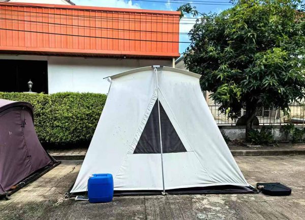 A white tent in front of a outdoor shop in Bangkok